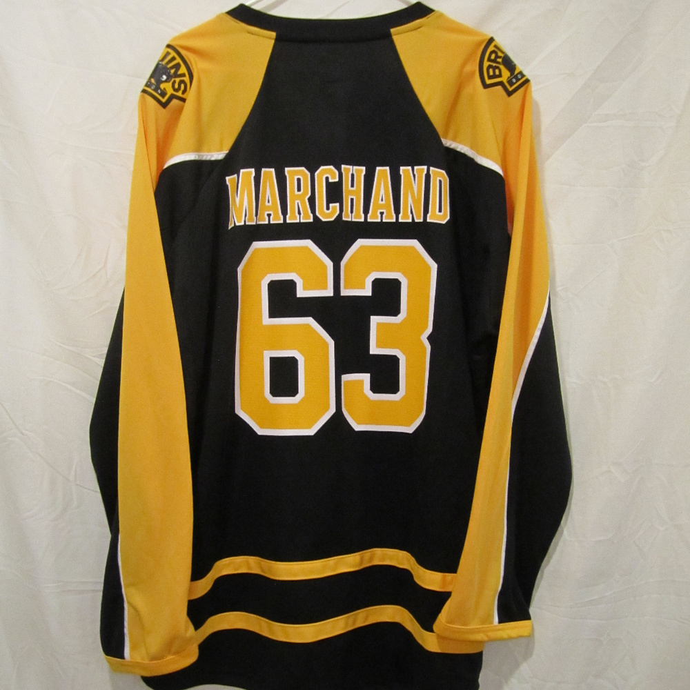 BOSTON BRUINS BRAD MARCHAND PULLOVER JERSEY NWOT